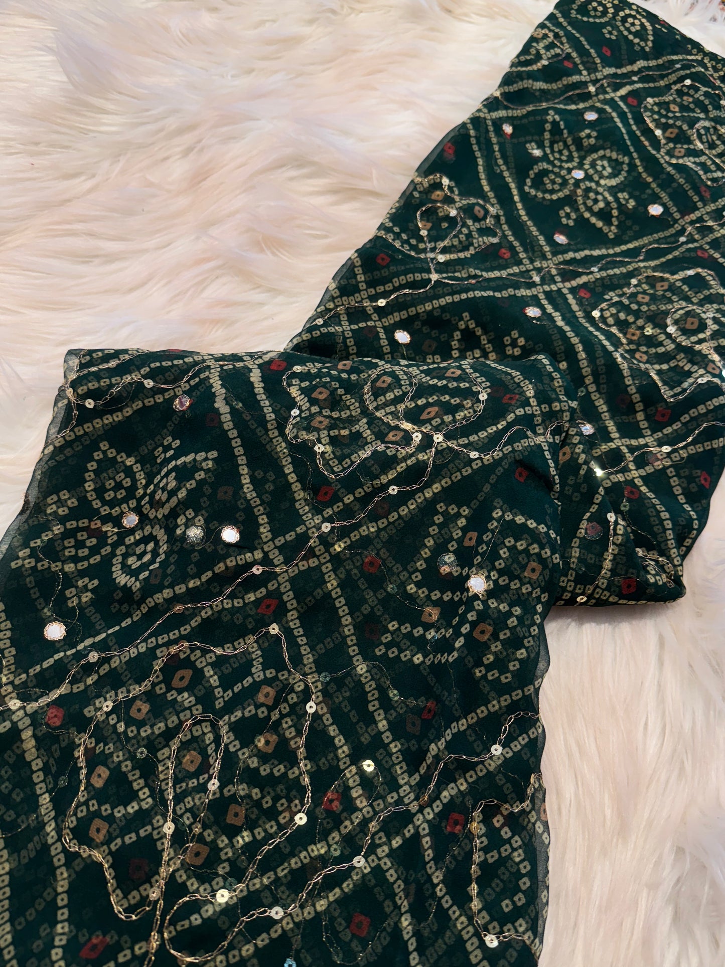 Chunri with mirror aari work