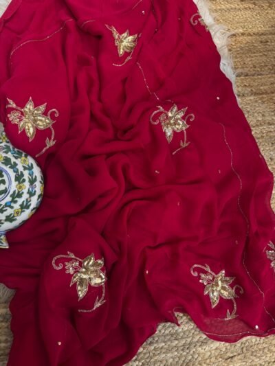 Sequins Buta 4