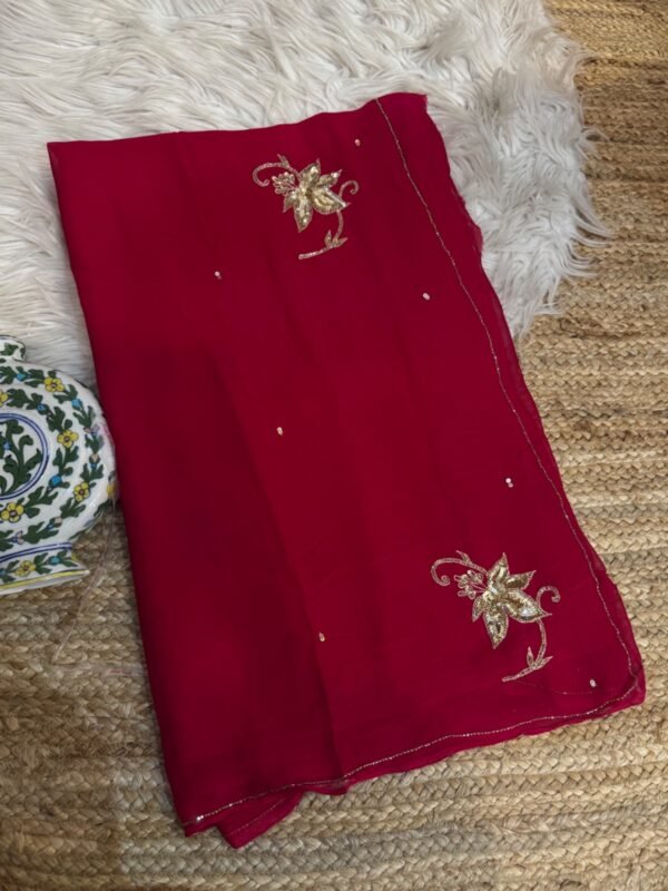Sequins Buta 4