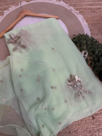 Sequins Buta 11