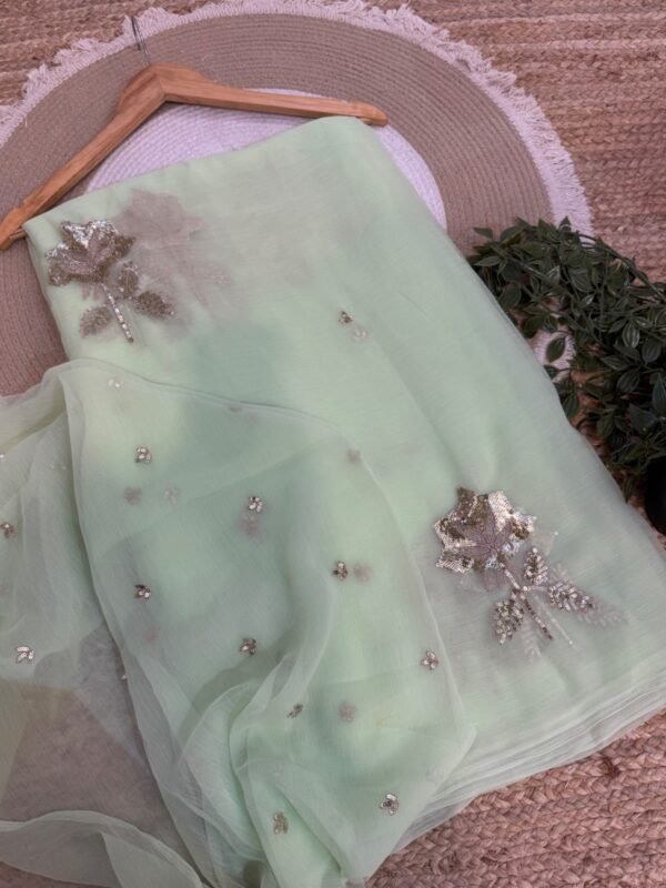 Sequins Buta 11