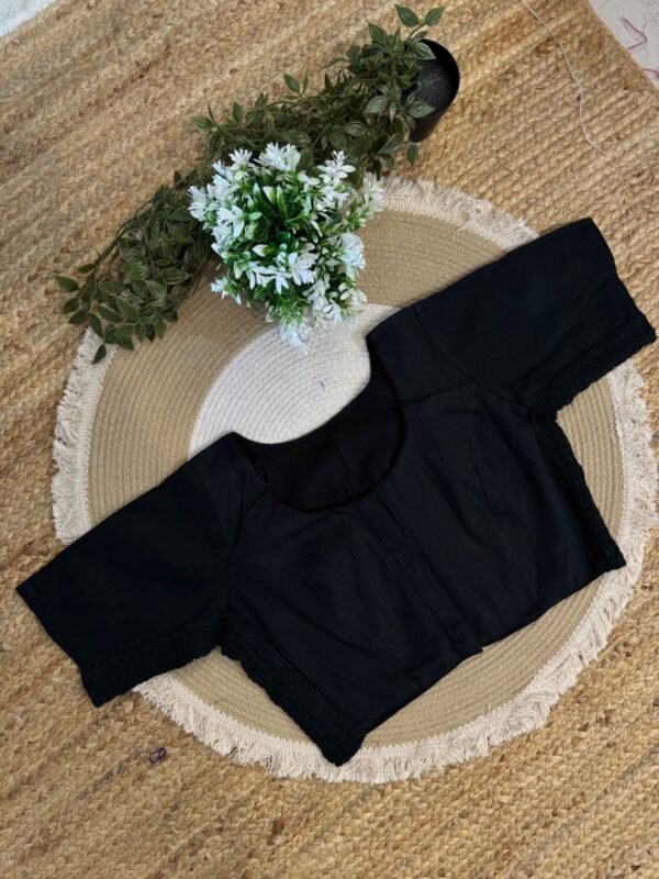 Side strechable solid colour blouse Black