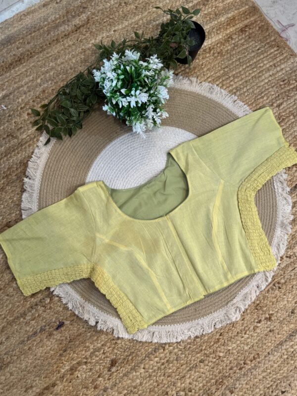 Side strechable solid colour blouse Lemon