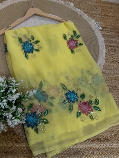 Brush paint with kardana and sequins Ilaichi Green